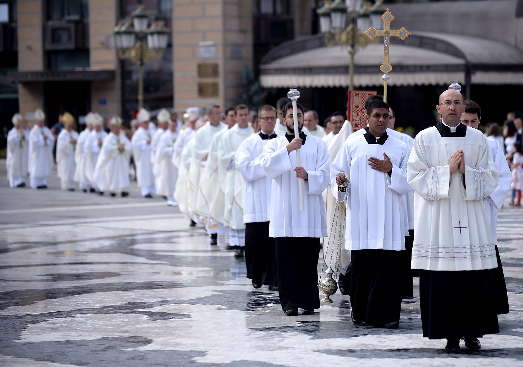 Procesija na trgu u Skoplju